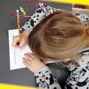 Župni Caritas sv. Jelene Križarice primio donaciju za provođenje programa „Mudro učenje od prvog koraka“